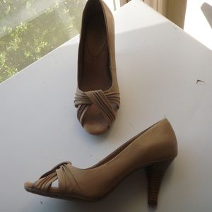 ❗️MY LOWEST❗️Tan Knotted Heels